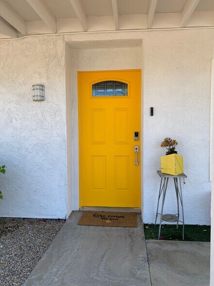 Building Photo - 2872 E Ventura Rd