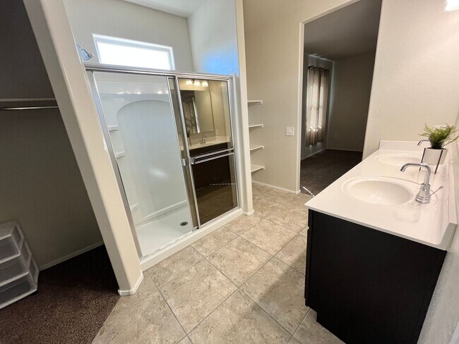 Building Photo - 4 Bedroom 2.5 Bathroom 2 Story Single Family Home