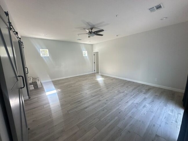 Building Photo - Remodeled 4 Bed 3 bath Home