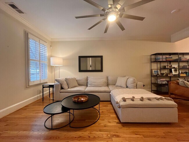 Building Photo - Townhome Available in North Main Community Downtown Greenville!