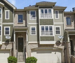 Building Photo - Spacious 4BR Townhome in Denver