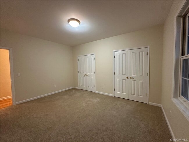 Building Photo - 75 Quaker Ave