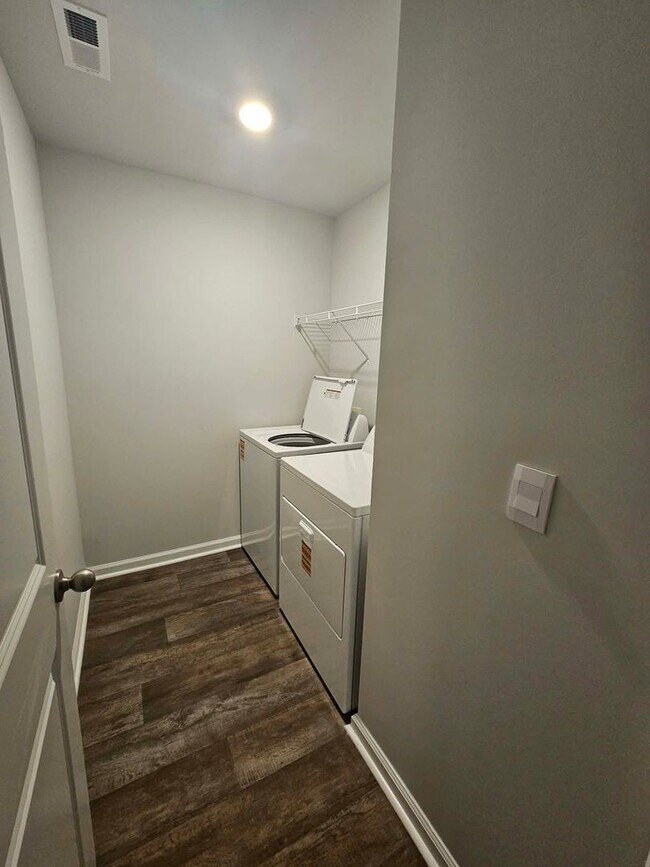 Building Photo - Newer 4 Bedroom Home In Stella NC