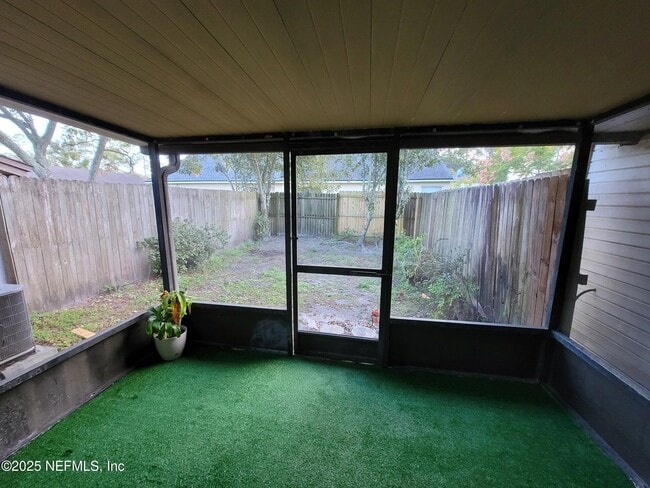 Building Photo - 5544 Cabot Dr N