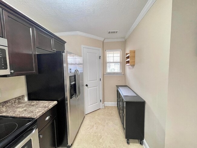 Building Photo - 528 Scenic Dr