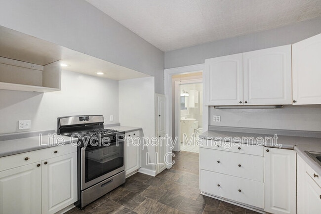 Building Photo - 346 Quimby St NE