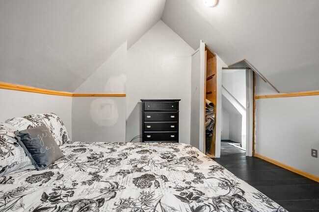 Building Photo - 5 Gordon Pl