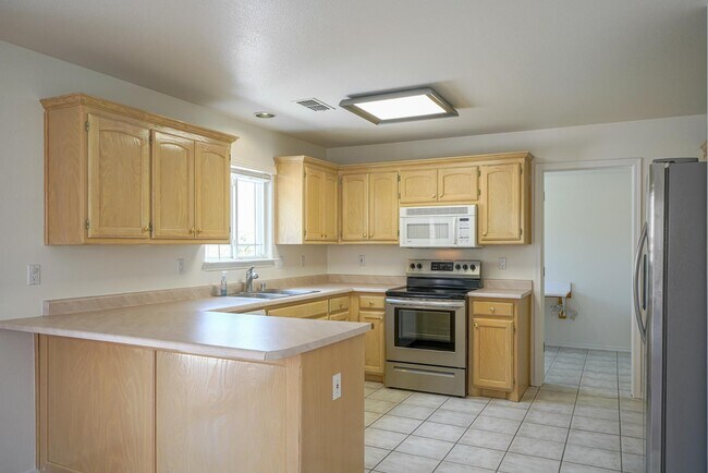 Building Photo - 10427 Crosscut Dr NW