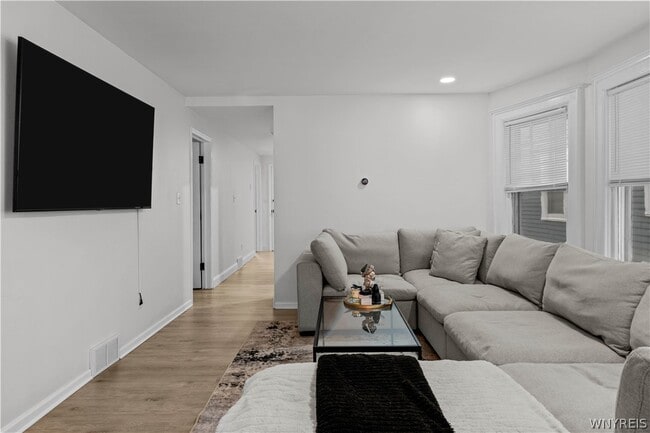 Building Photo - 641 Forest