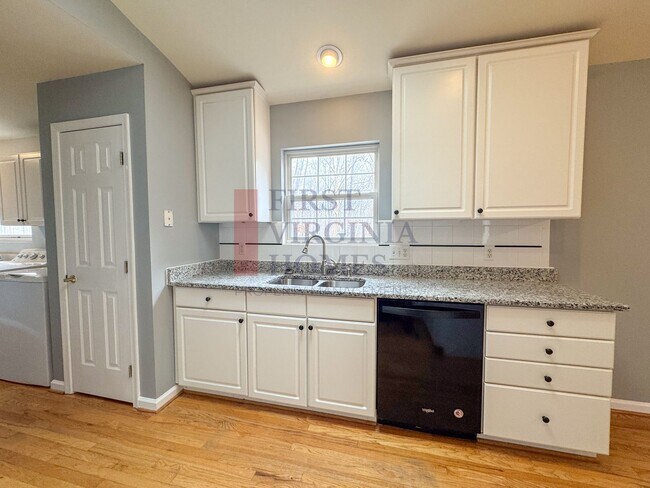 Building Photo - 3 Bedroom/2 Bath Lake Monticello Monticello Rental