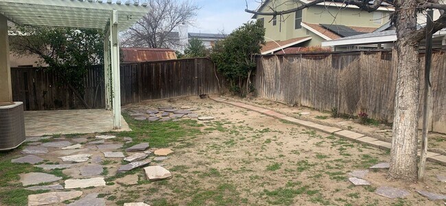 Building Photo - Beautiful Large Open Home in Hemet