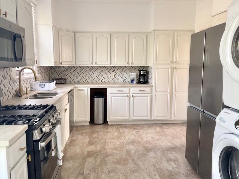 Kitchen - 5412 York St