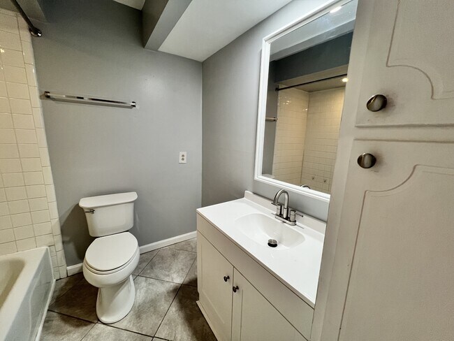 Building Photo - 303 E Montcastle Dr