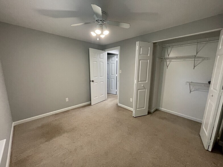 Second bedroom with closet - 4204 Whistler Ct