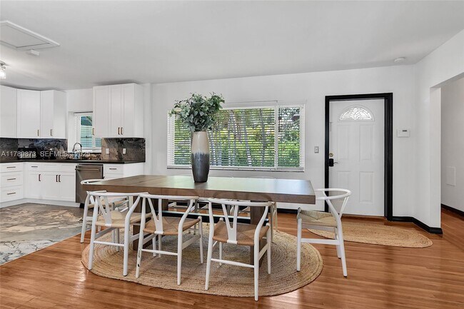 Building Photo - 660 NE 121st St