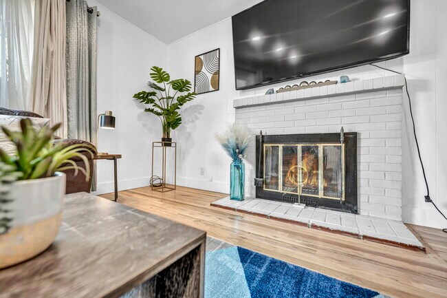 Building Photo - 405 Gregory Way