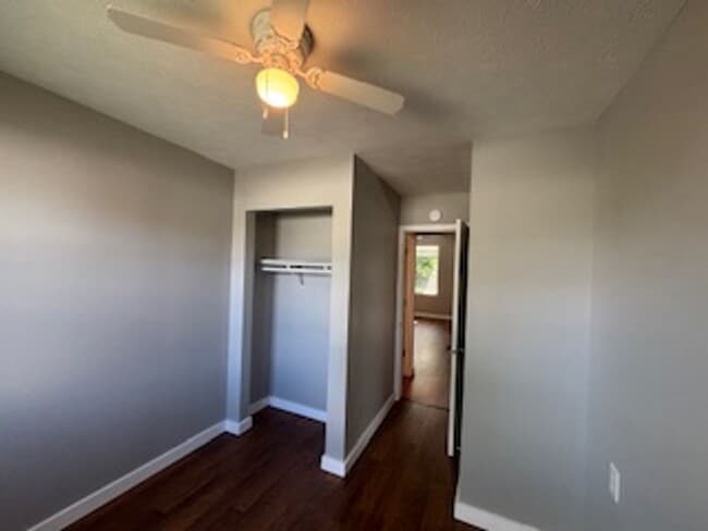 Building Photo - 3 BR Triplex in Martinsville