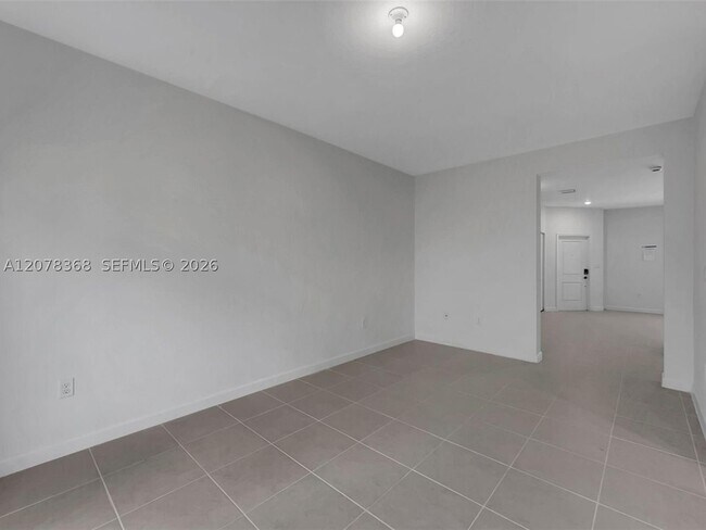 Building Photo - 2574 SE 29th St