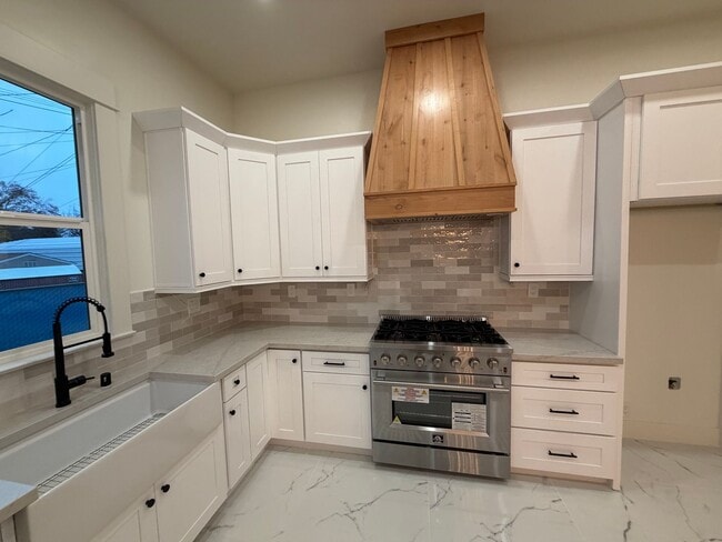 Building Photo - Home in the Heart of Old Town Clovis