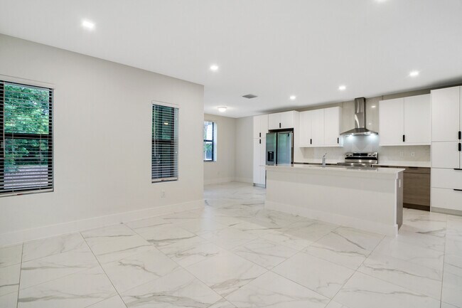 Building Photo - 352 Bella Sol Way