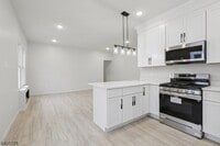 Building Photo - 540 E 25th St