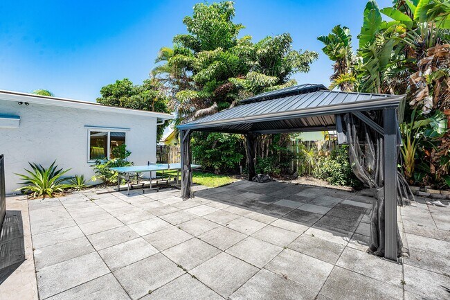 Building Photo - 1402 Cormorant Rd