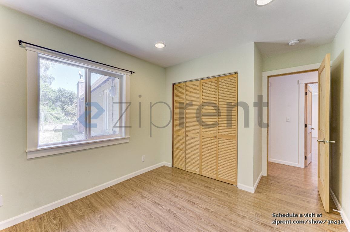 Building Photo - Unit