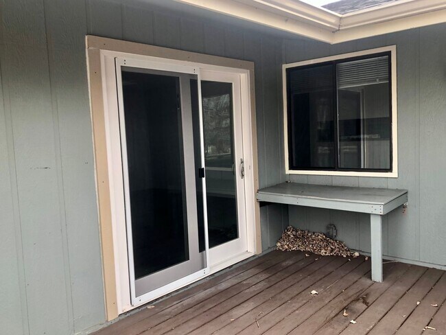 Building Photo - Affordable 3 Bed 2 Bath Condo, Attached Garage, on Quiet Street in Lafayette