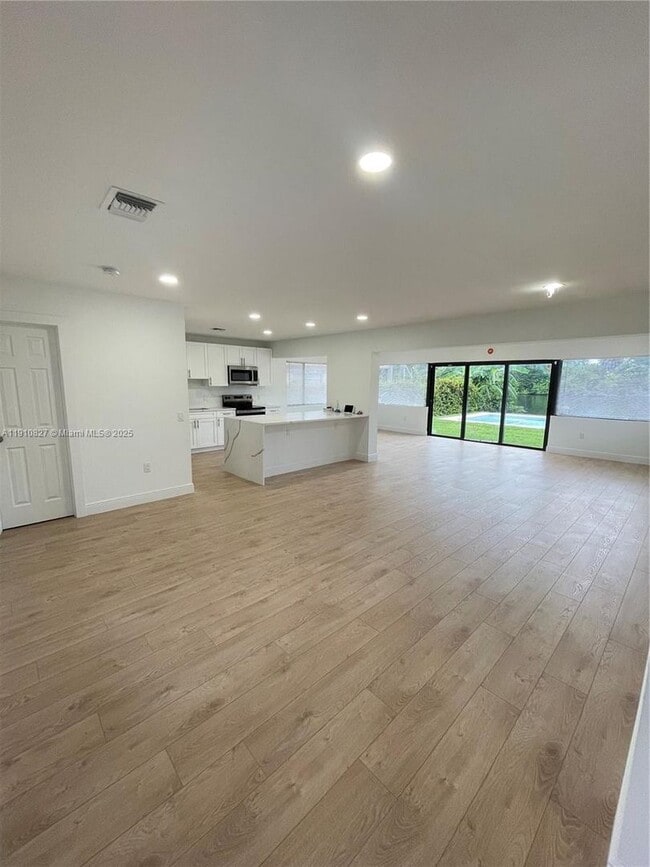 Building Photo - 317 N 31st Ave