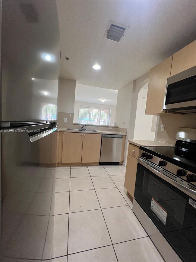 Building Photo - 6340 NW 114th Ave