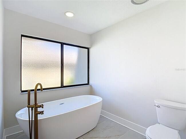 Building Photo - 4072 Belmoor Dr