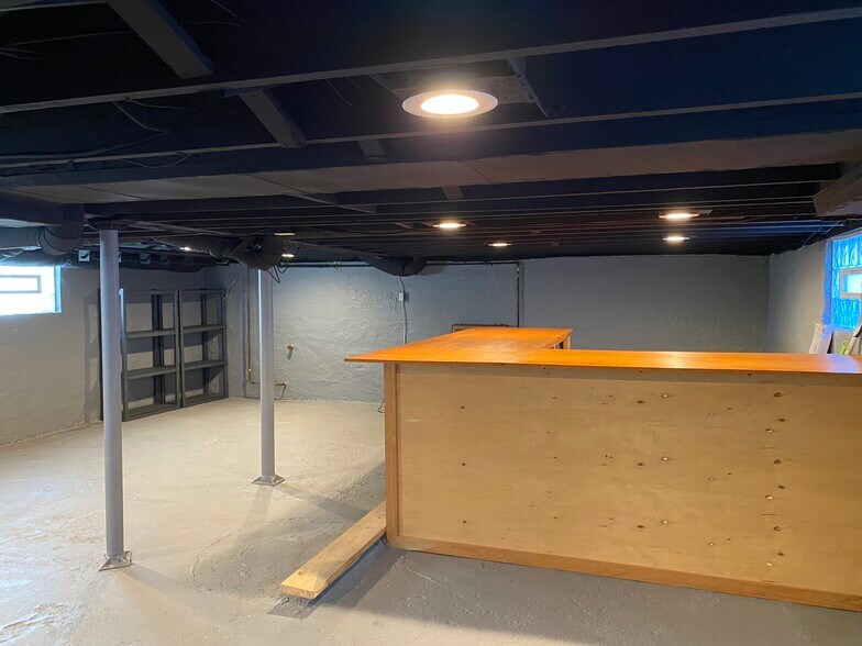 Bar in Basement - 1409 Highview Ave