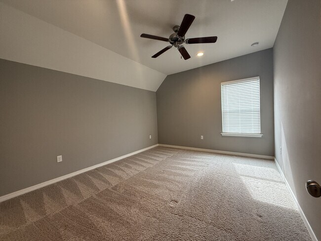Building Photo - 105 Creve Core Dr
