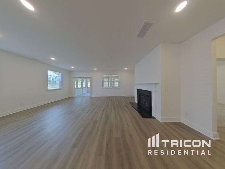Building Photo - 77 Mayhaw Pt