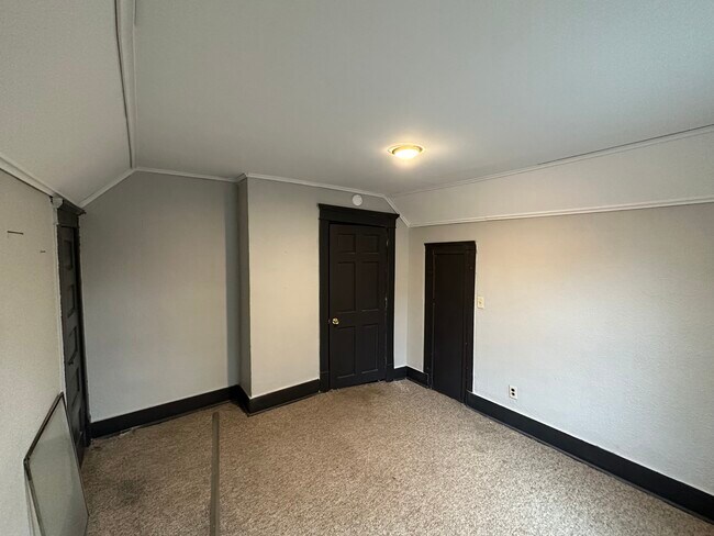 Building Photo - 705 W Seminary St