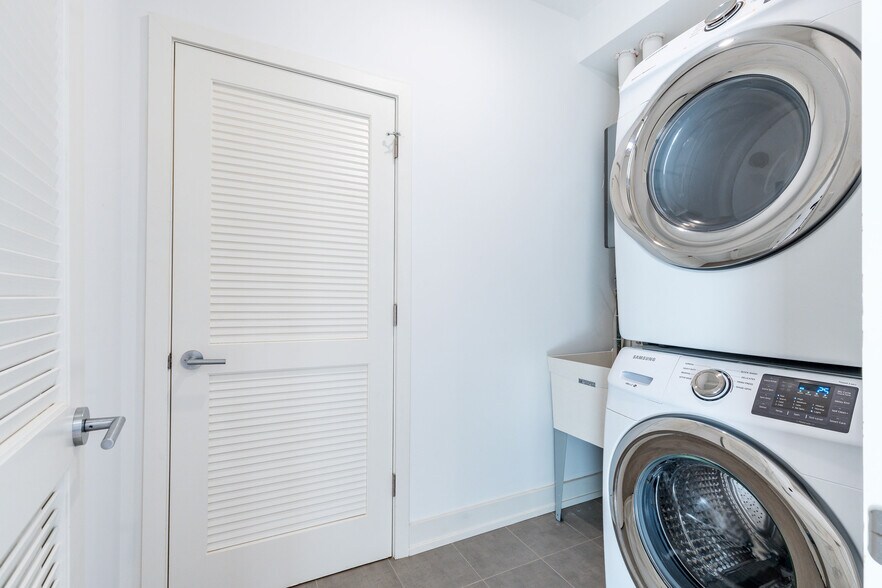 Building Photo - 2058 E Susquehanna Ave