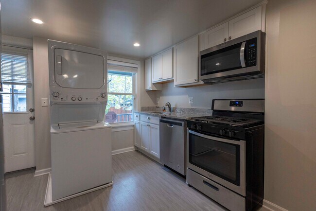Building Photo - Cozy 1Bed/1Bath in Washing Village - Pigtown