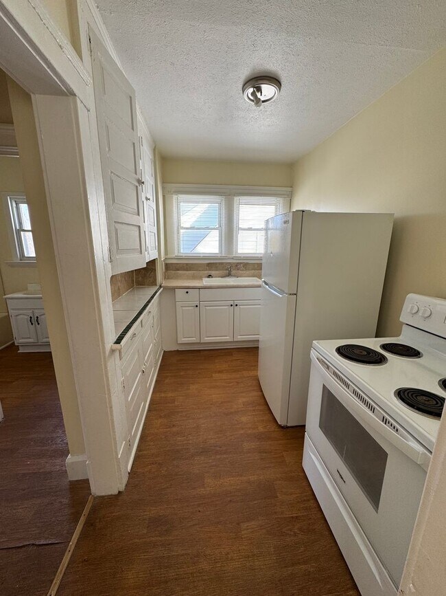 Building Photo - 110 Bell Ave