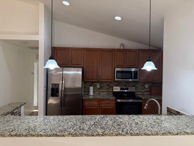 Building Photo - 2341 SW Halissee St