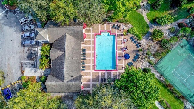 Building Photo - 2025 Dixie Belle Dr