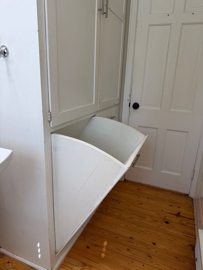 Building Photo - Shorewood Drive