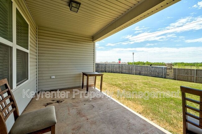 Building Photo - 9440 SW 44th Terrace