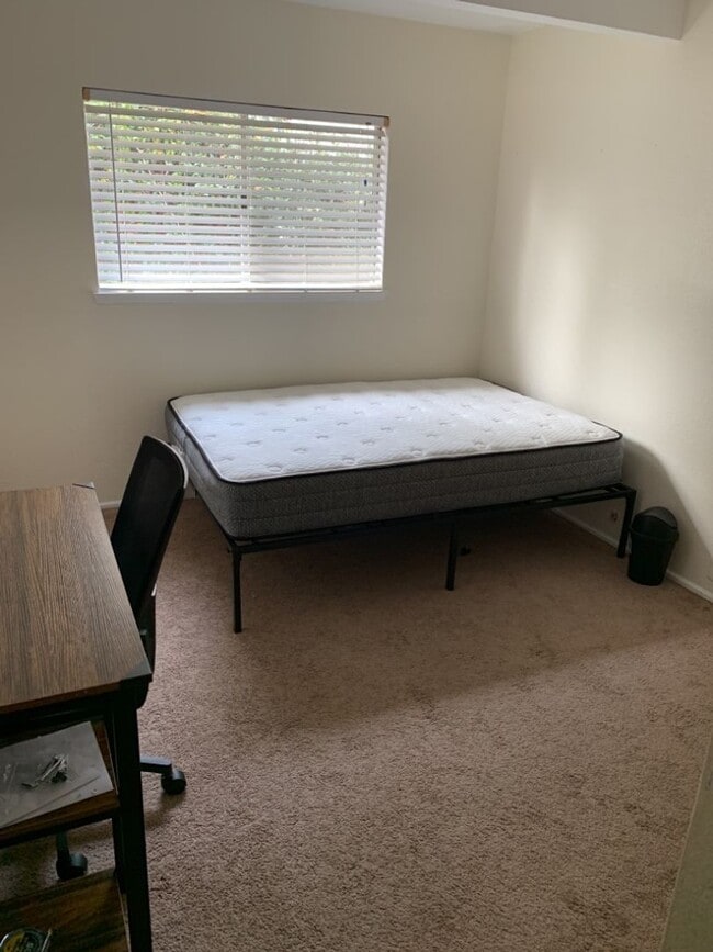 Building Photo - 405 Jardin Pl