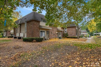 Building Photo - 555 Longshore Dr