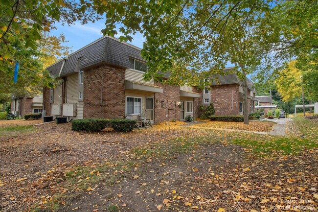 Primary Photo - 555 Longshore Dr