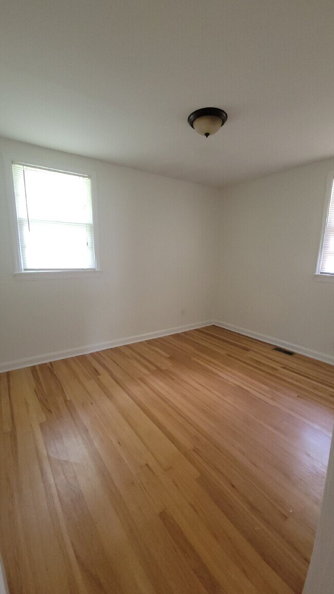 Building Photo - "2-Bedroom Retreat with Located in the 5 Points area of Huntsville!"