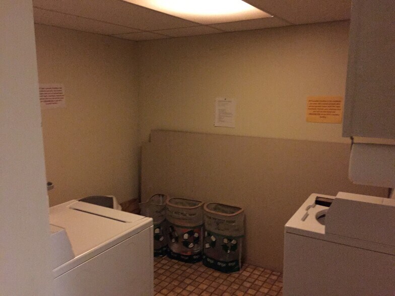 Common washer & dryer - 432 Kit Blvd
