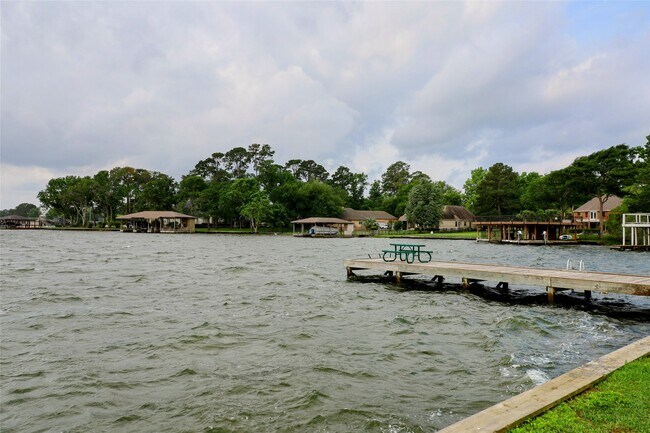 Building Photo - 9948 Twin Shores Dr