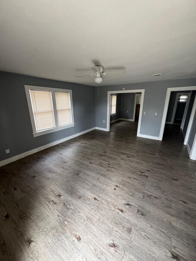 Building Photo - $0 First Month's Rent / $0 Deposit at Move-in