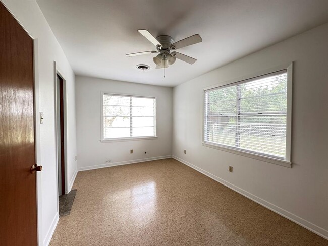Building Photo - 4902 Mill Creek Rd